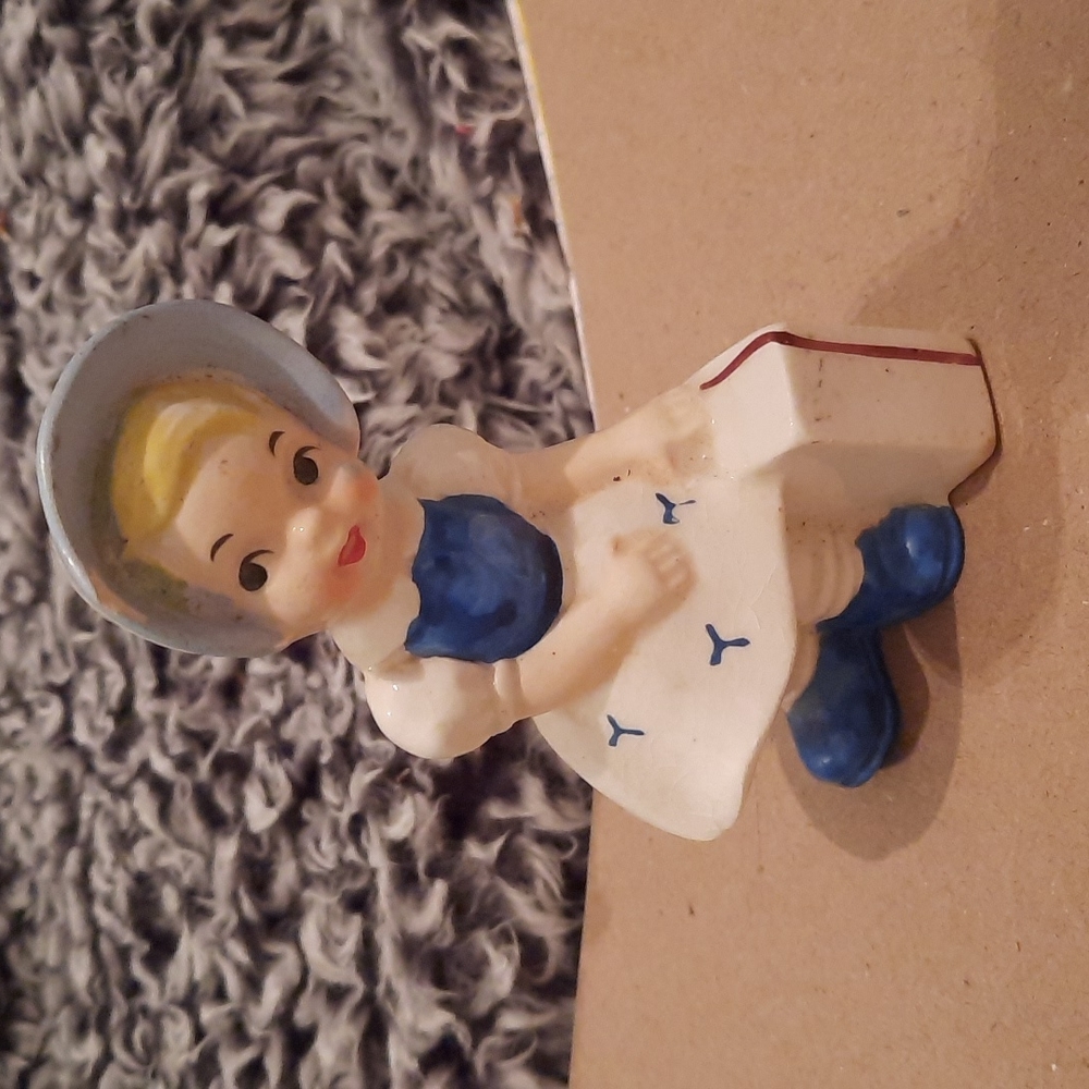 Vintage 1950s Ucagco girl figurine